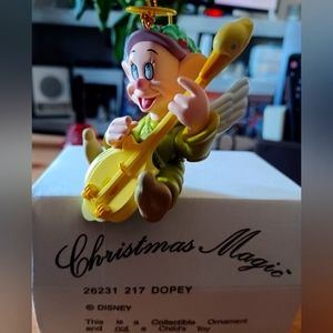 Christmas Magic collectible ornament(Dopey)
